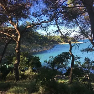 Pensión Single In The Heart Of Split
